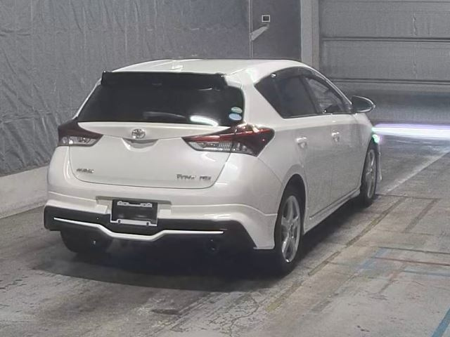 TOYOTA AURIS 2015