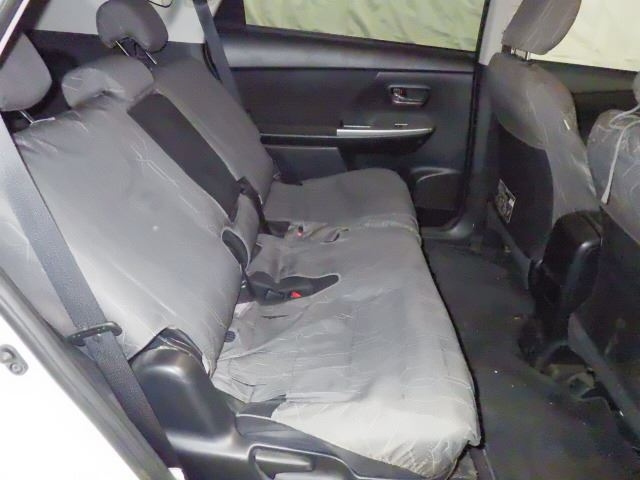TOYOTA PRIUS ALPHA 2017