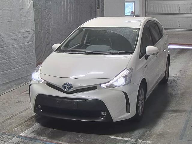 TOYOTA PRIUS ALPHA 2017