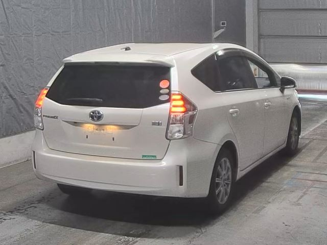 TOYOTA PRIUS ALPHA 2017