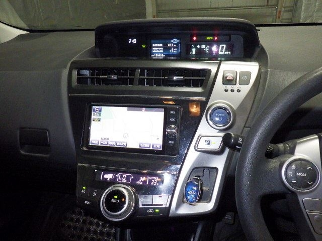 TOYOTA PRIUS ALPHA 2017