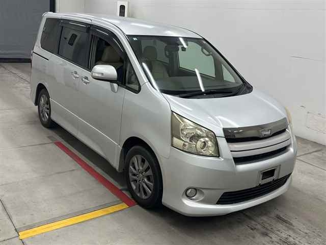 TOYOTA NOAH 2008