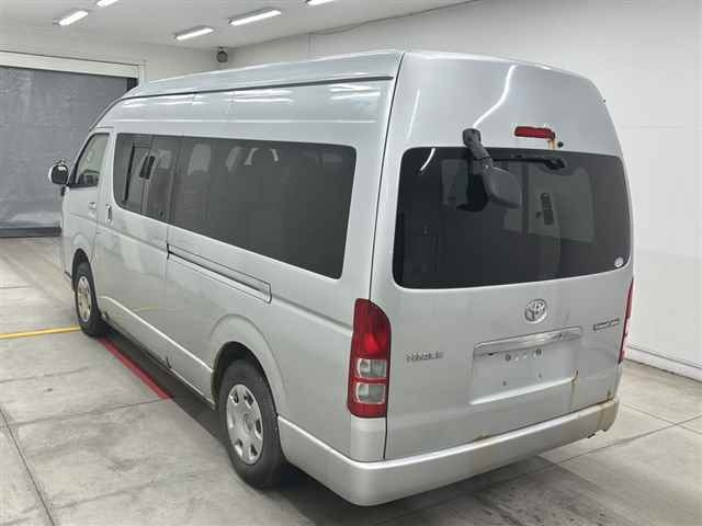 TOYOTA HIACE 2012