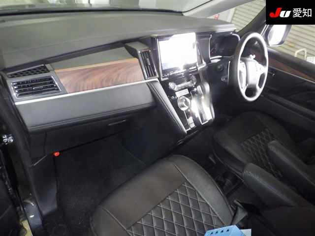 MITSUBISHI DELICA D5 2023