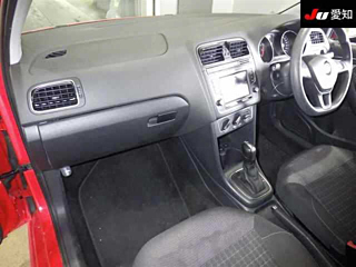 VOLKSWAGEN POLO 2016