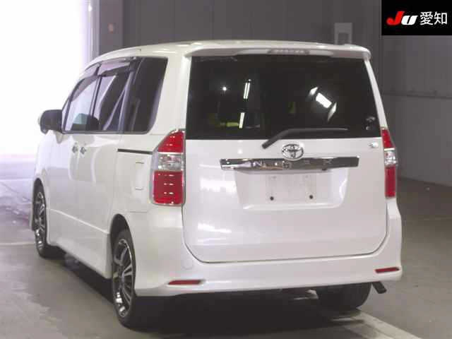 TOYOTA NOAH 2009