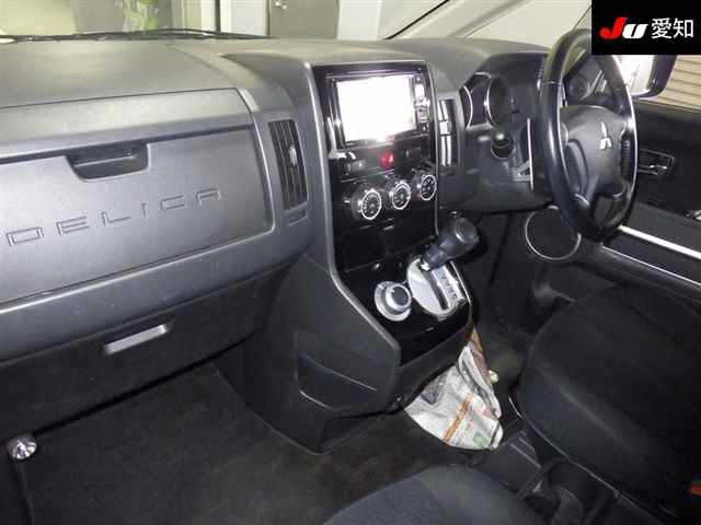 MITSUBISHI DELICA D5 2016