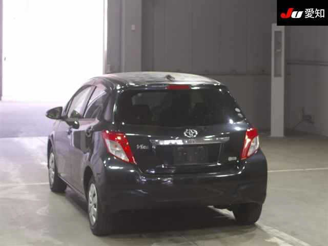 TOYOTA VITZ 2011