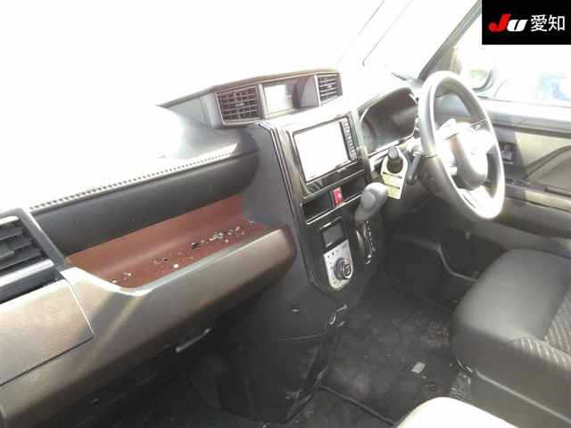 TOYOTA ROOMY 2017