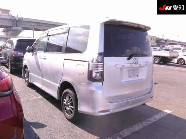 TOYOTA VOXY 2008