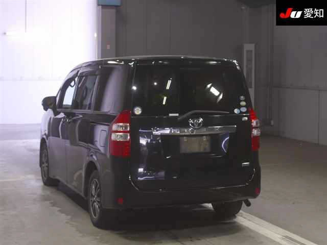 TOYOTA NOAH 2013