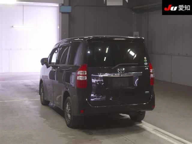 TOYOTA NOAH 2013