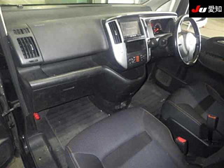 NISSAN SERENA 2010