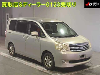 TOYOTA NOAH 2010