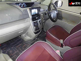 TOYOTA NOAH 2010
