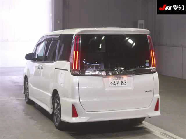 TOYOTA NOAH 2018