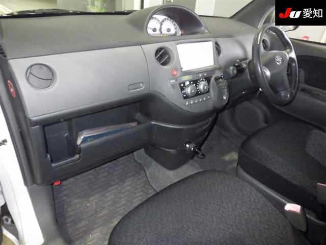 TOYOTA SIENTA 2012