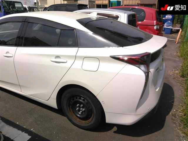 TOYOTA PRIUS 2016