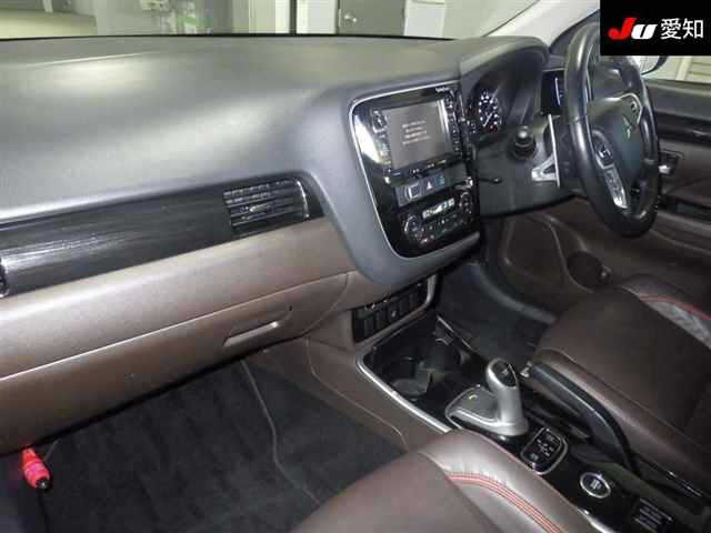 MITSUBISHI OUTLANDER PHEV 2016