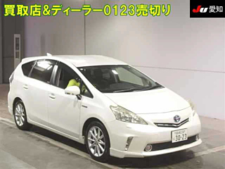 TOYOTA PRIUS ALPHA 2012