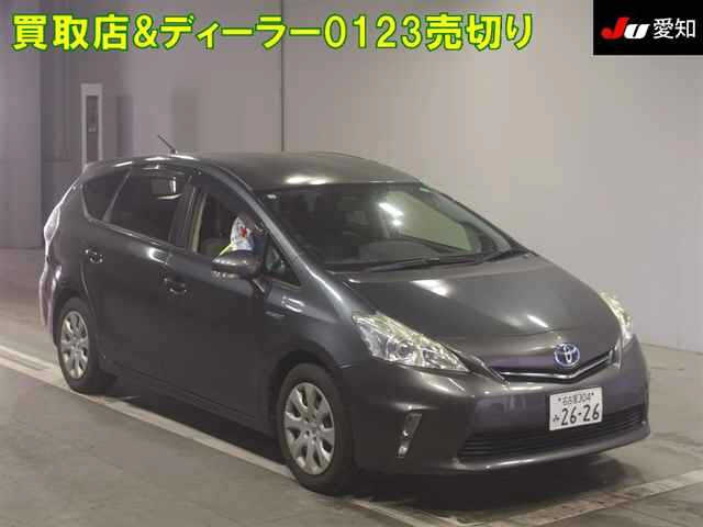 TOYOTA PRIUS ALPHA 2013