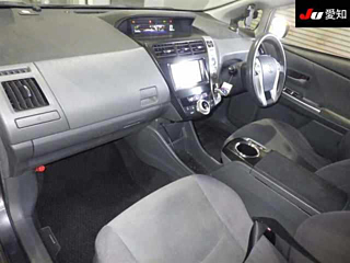 TOYOTA PRIUS ALPHA 2013