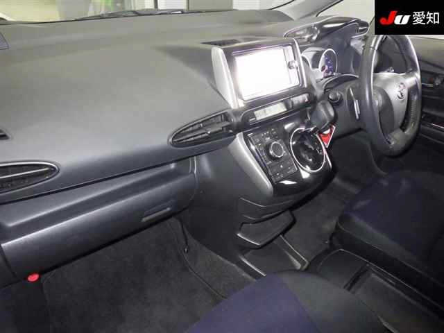 TOYOTA WISH 2013