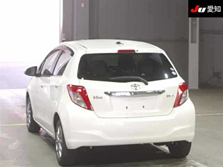 TOYOTA VITZ 2011