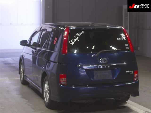 TOYOTA ISIS 2010
