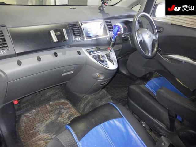 TOYOTA ISIS 2010