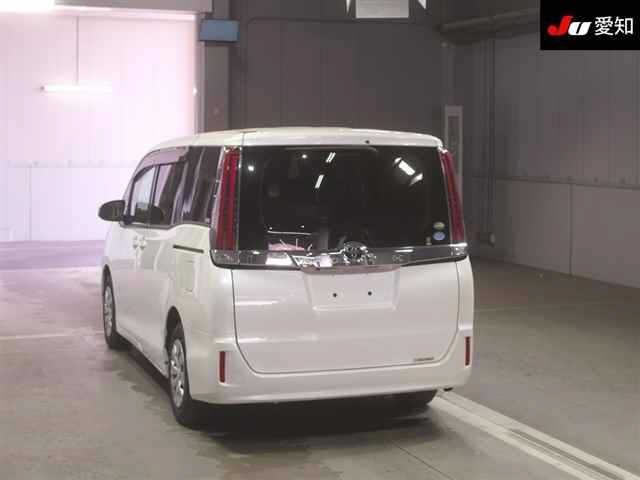 TOYOTA NOAH 2017