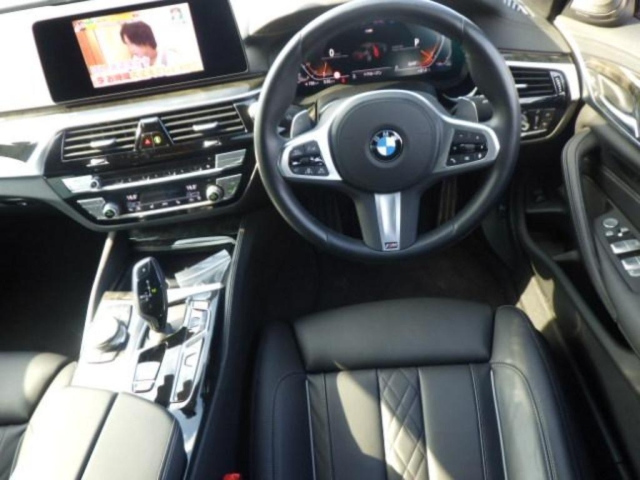 BMW 5 SERIES 2023