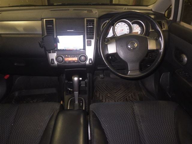 NISSAN TIIDA 2009