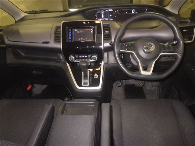 NISSAN SERENA 2017