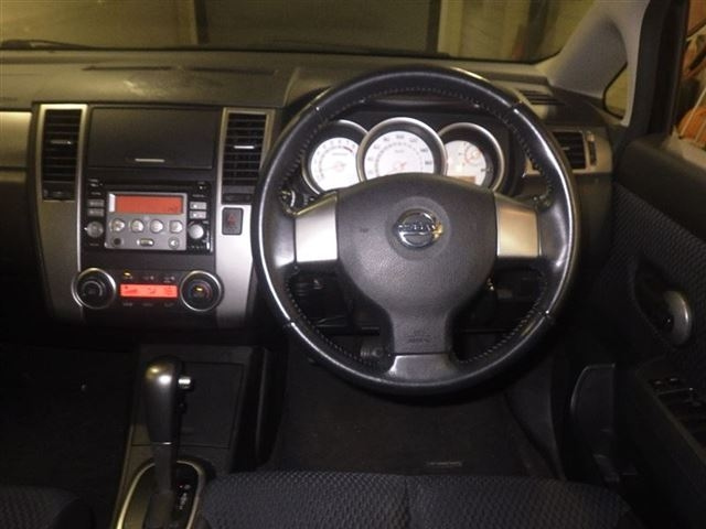 NISSAN TIIDA 2008