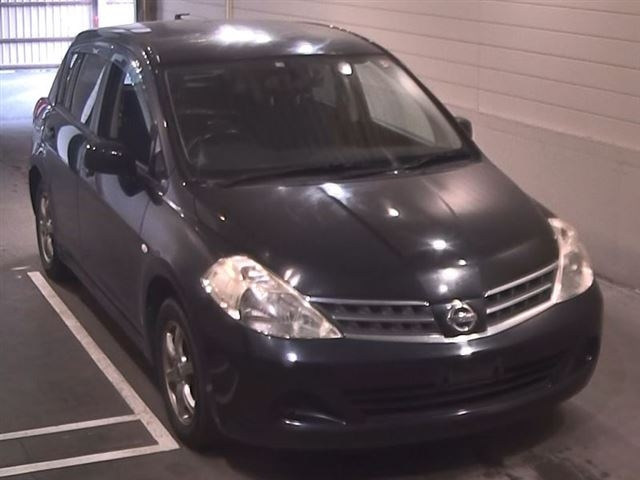 NISSAN TIIDA 2010