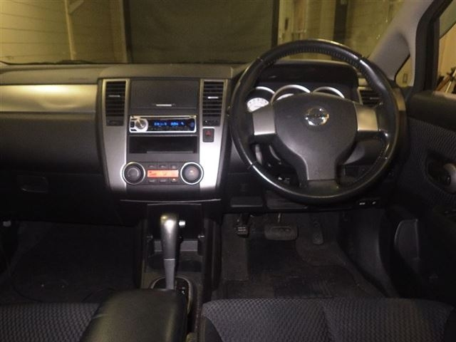 NISSAN TIIDA 2010