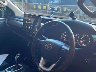 TOYOTA HILUX 2023