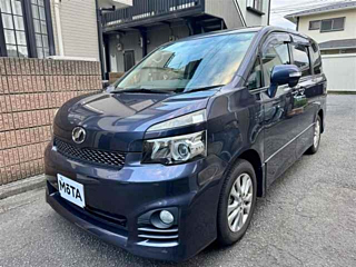 TOYOTA VOXY 2013