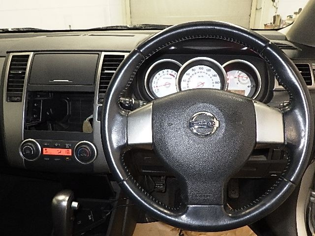 NISSAN TIIDA 2009