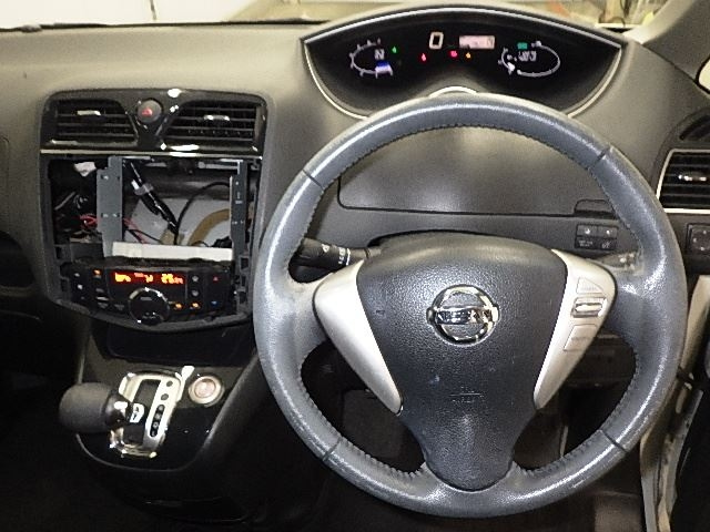 NISSAN SERENA 2013