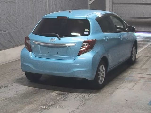 TOYOTA VITZ 2015