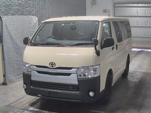 TOYOTA HIACE VAN 2019