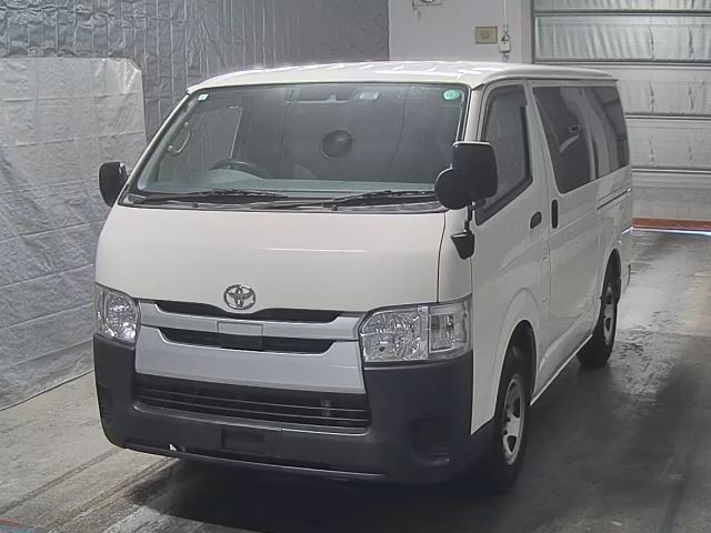 TOYOTA HIACE VAN 2019