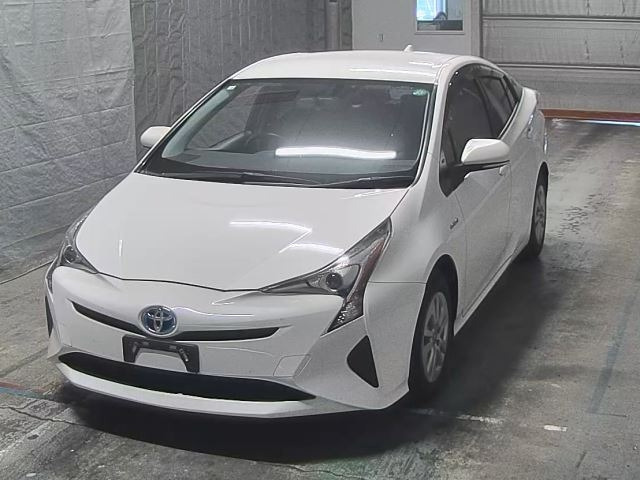TOYOTA PRIUS 2018