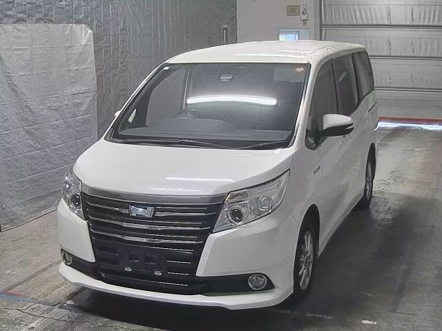 TOYOTA NOAH 2017