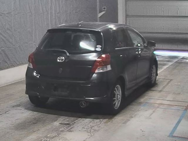 TOYOTA VITZ 2010