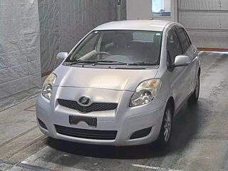 TOYOTA VITZ 2010