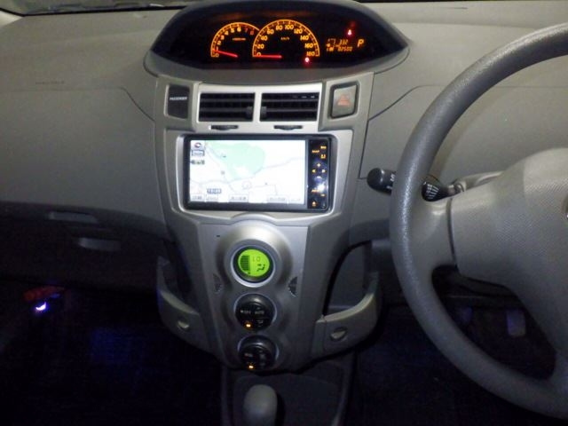 TOYOTA VITZ 2010