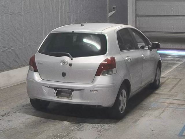 TOYOTA VITZ 2010